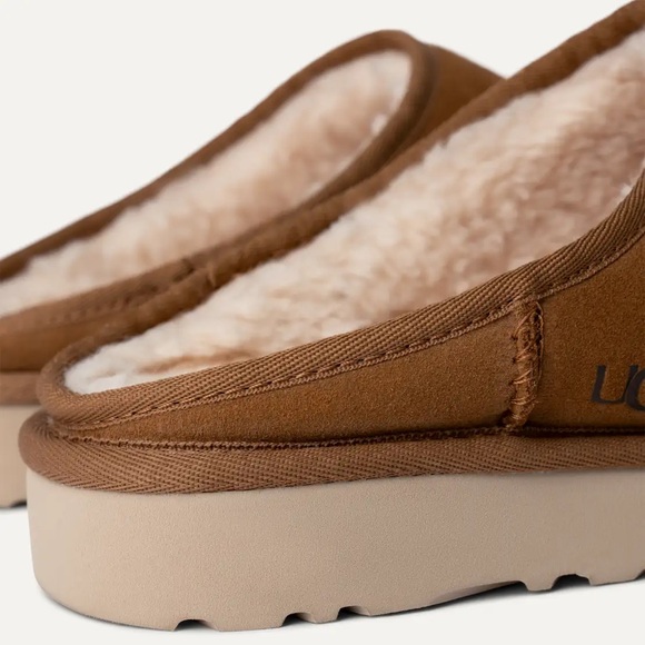 UGG Classic Slip On - Picture 3 of 3